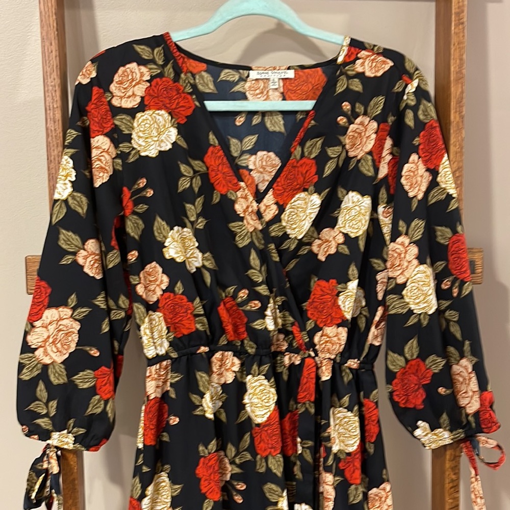 Black Flower Quarter Sleeve Dress - Picture 2 of 7